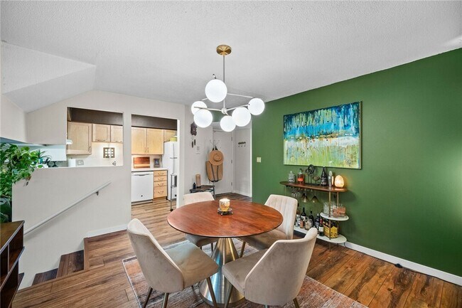 Photo - 4902 University Ave Unidad 4902