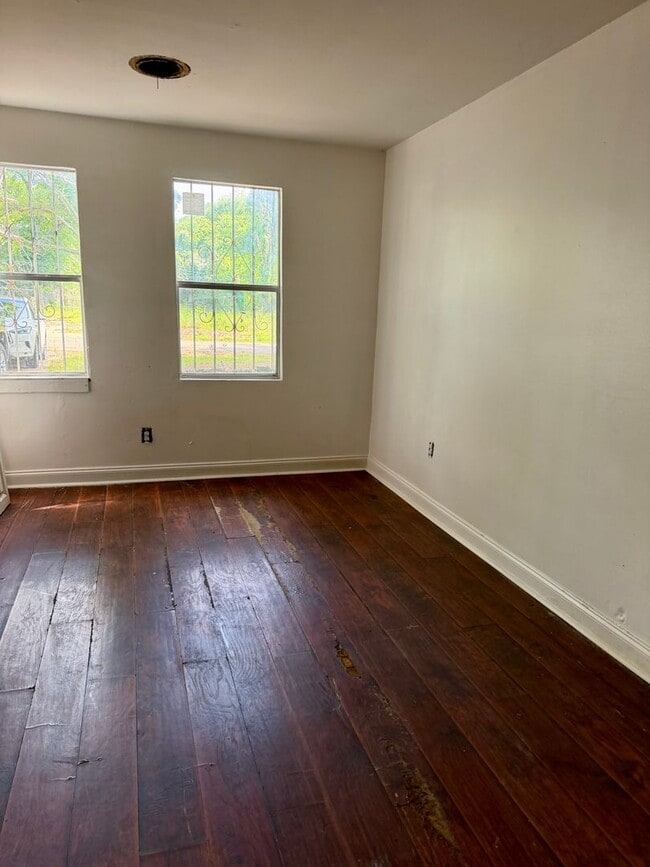 Photo - 3108 Syphon St