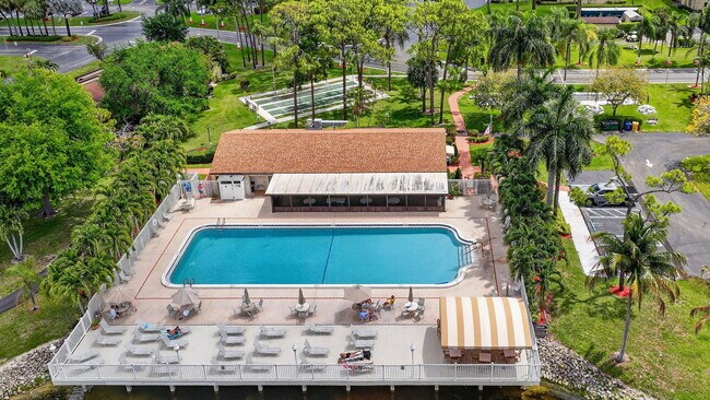 624 Sea Pine Way Unidad B3