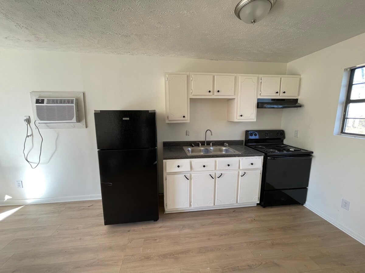 Photo - 103 S Bryant St