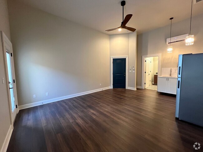 Building Photo - Modern Living with a Touch of Historic Charm Unit 203 Rental