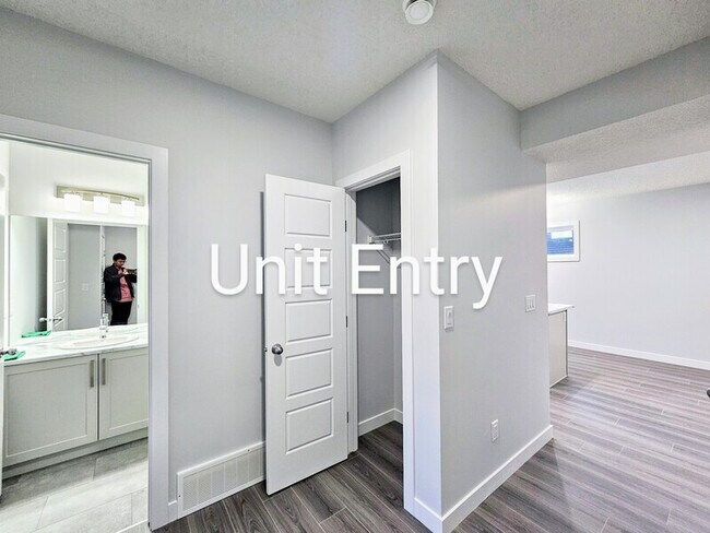 Photo - 3727-3214 214 St NW