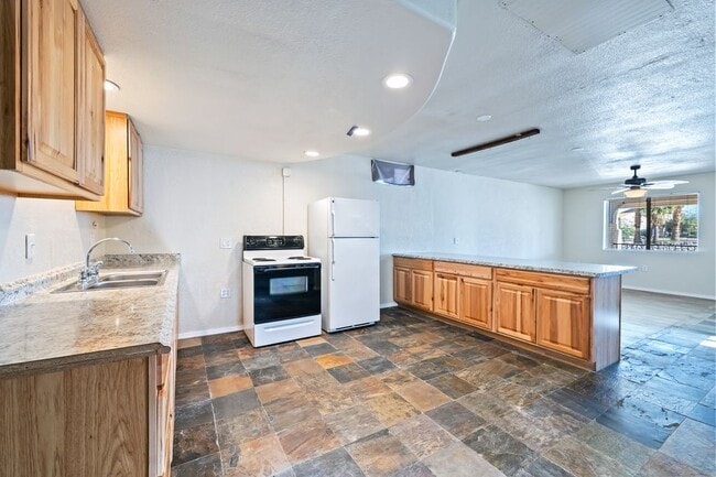 Photo - 1453 Luna Ln