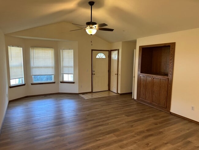 Photo - 863 S Hickory Ln
