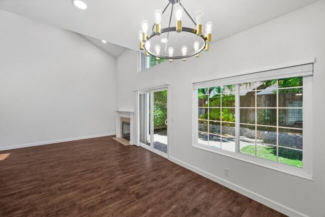 Photo - 1286 Crestpoint Dr