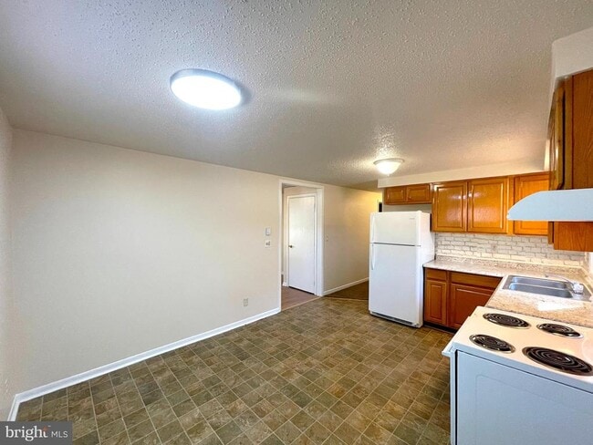 Photo - 21341 Cambridge Ave