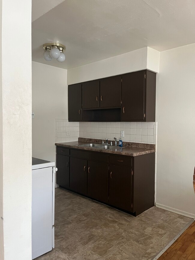 Kitchen - 3115 Cherokee St