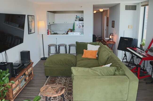 3660 N Lake Shore Dr Unit 2106