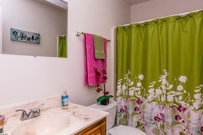 Photo - 1246 Goldfinch Dr