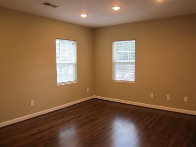 Photo - 609 63rd St S