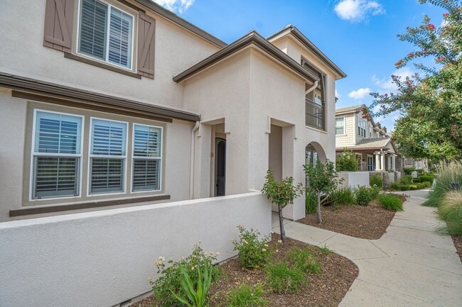 Building Photo - 3-Bedroom Townhome with Community Pool & S...