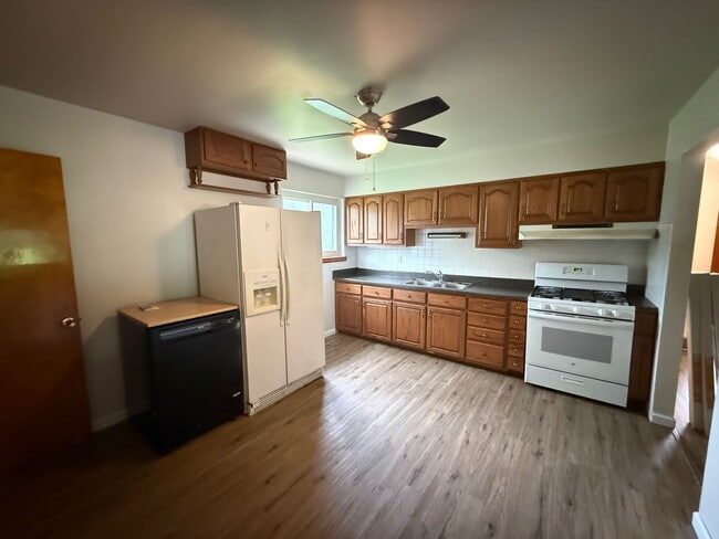 Photo - Conveniently located in the heart of Arnold!
