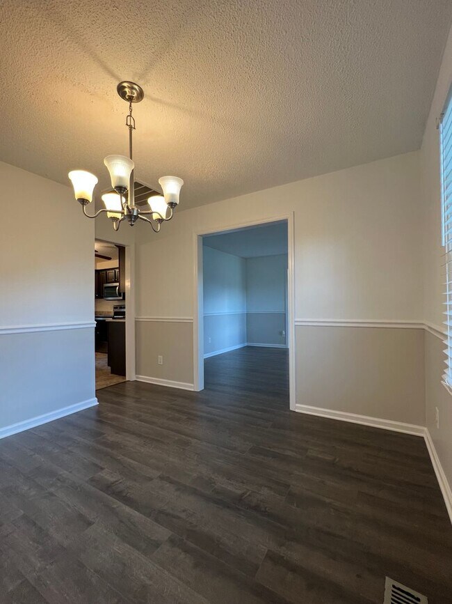 Photo - 2000 Lakebarry Dr