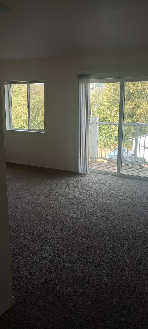 Building Photo - 975 Park Unit 304