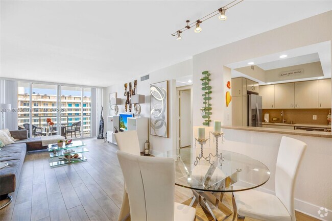 Building Photo - 5600 Collins Ave Unit 16B Rental