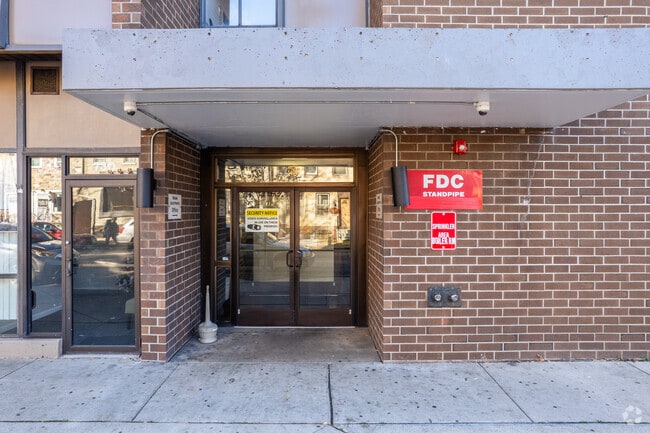 Entrada - Berkshire Towers