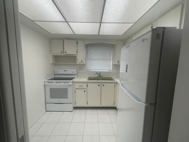 2676 Dudley Dr E Unit B