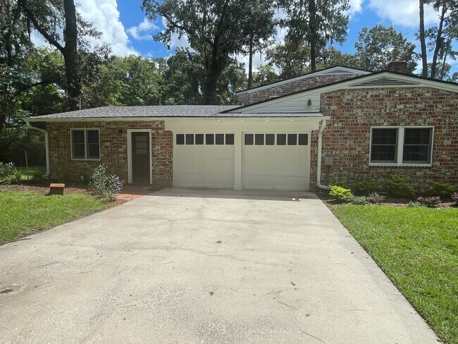 Photo - Stunning 3-Bedroom Home with Attached Priv...