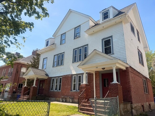 Building Photo - 416 Middleboro Ave Unit 1