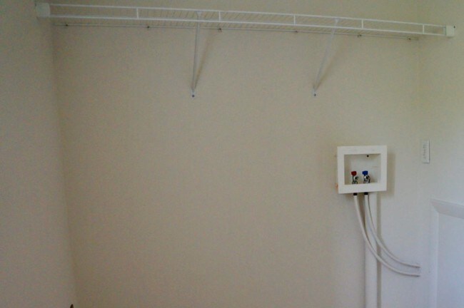 1BD W/D Hookup - Stoney Creek