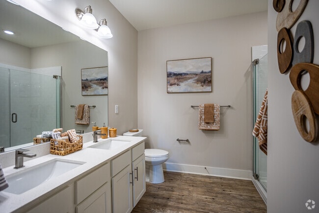 2BR, 2BA - 1,100SF