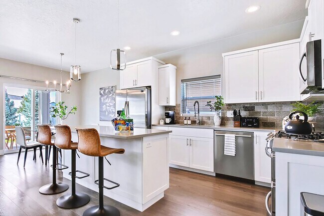 Photo - 2035 E Oakcrest Dr