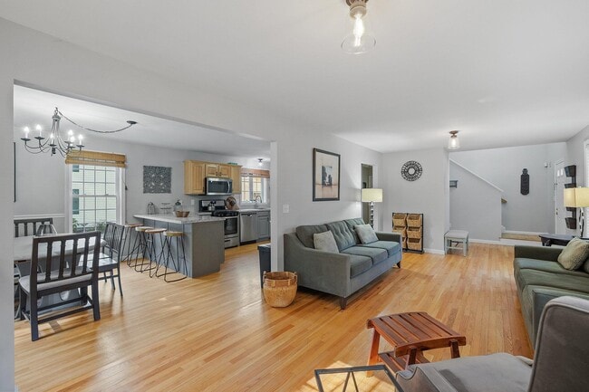 Photo - 131 Forest Hill Way