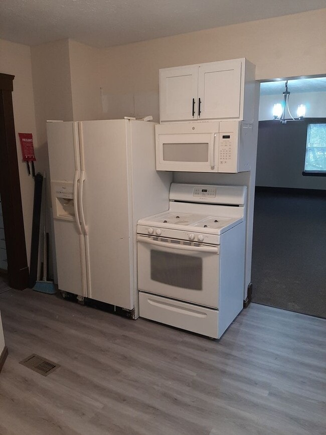 Photo - 2 bedroom with appliances Unit Up