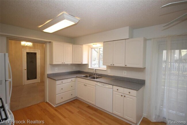 Photo - 2120 Daintree Ave