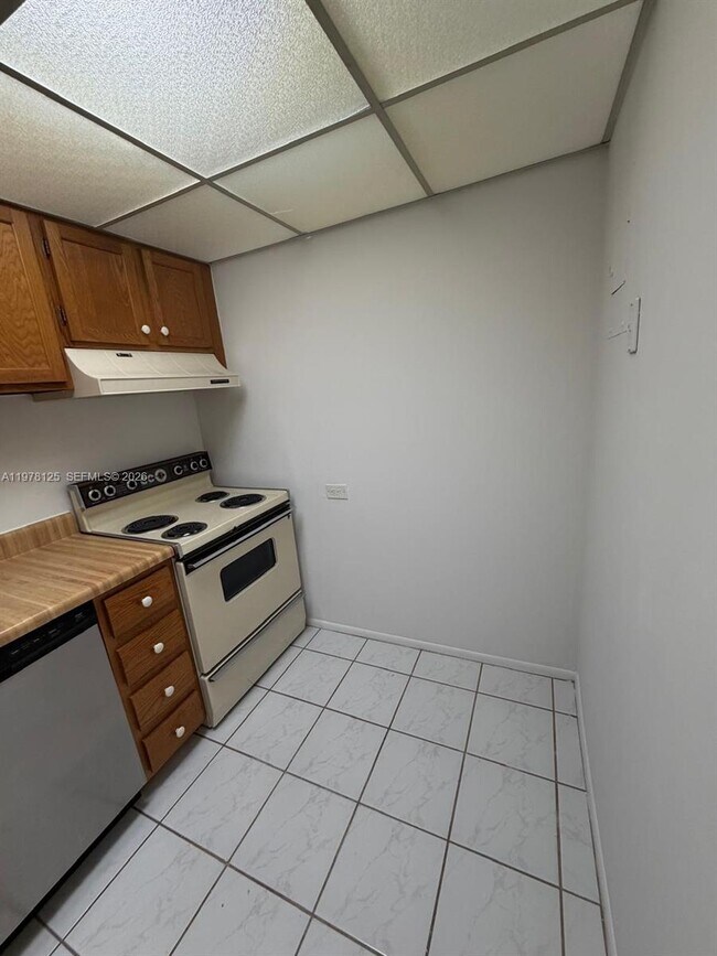 Photo - 3720 Inverrary Dr Unit 2K