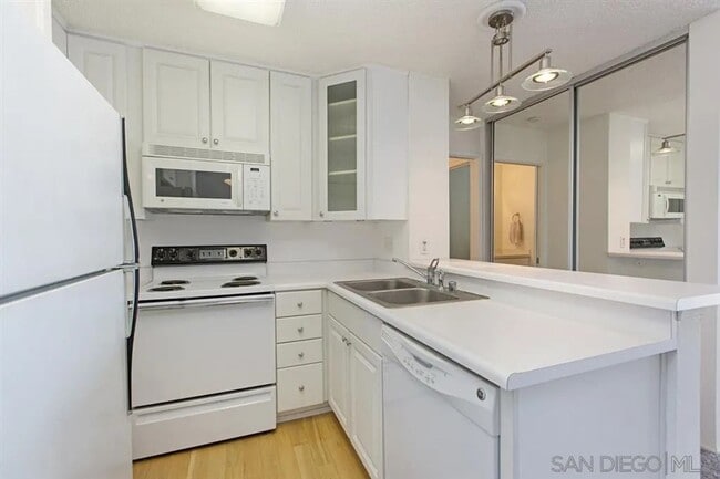 Photo - Large 1-bedroom condo at The Plaza Condos in Pacific Beach Unidad 230