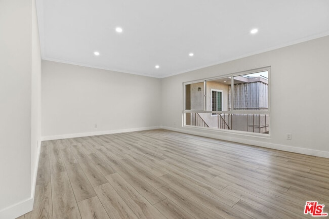 Photo - 330 E Dryden St Unit 14