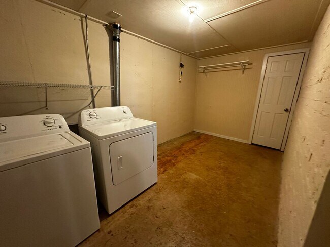 Photo - 2 Bedroom Walkable to Campus Pre-Leasing f...