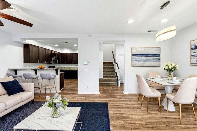 Building Photo - 1460 Mockingbird Ct Unit 3