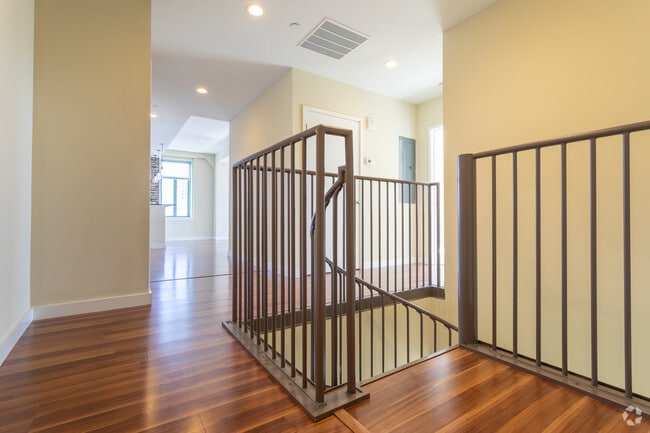2BR, 2.5BA - 1,958 SF
