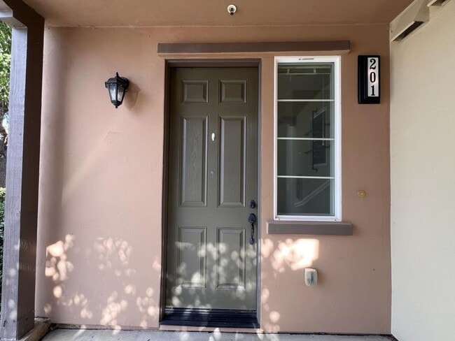 Photo - 427 Anchor Ln