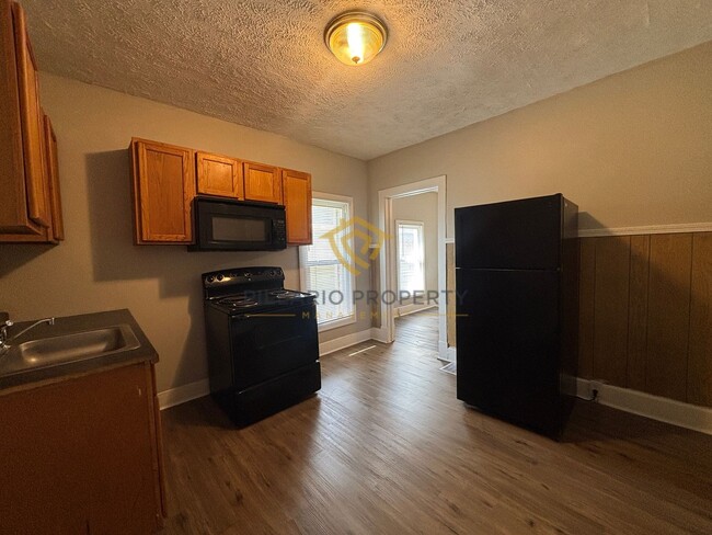 Photo - 1411-1413 N Pershing Ave Unit 1411 N Pershing Ave