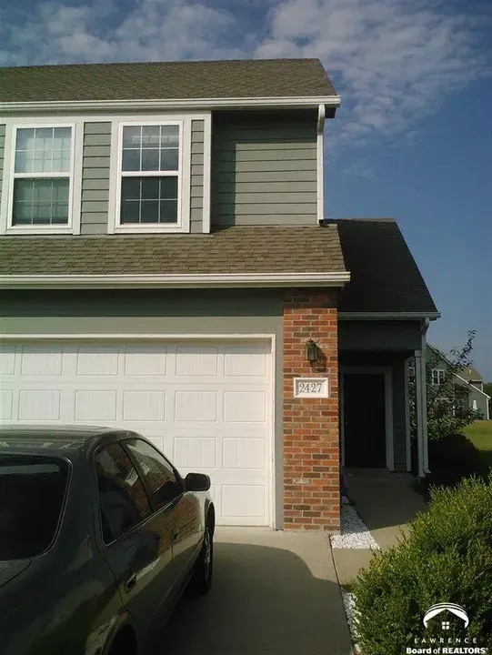 Frente - 2427 Surrey Dr