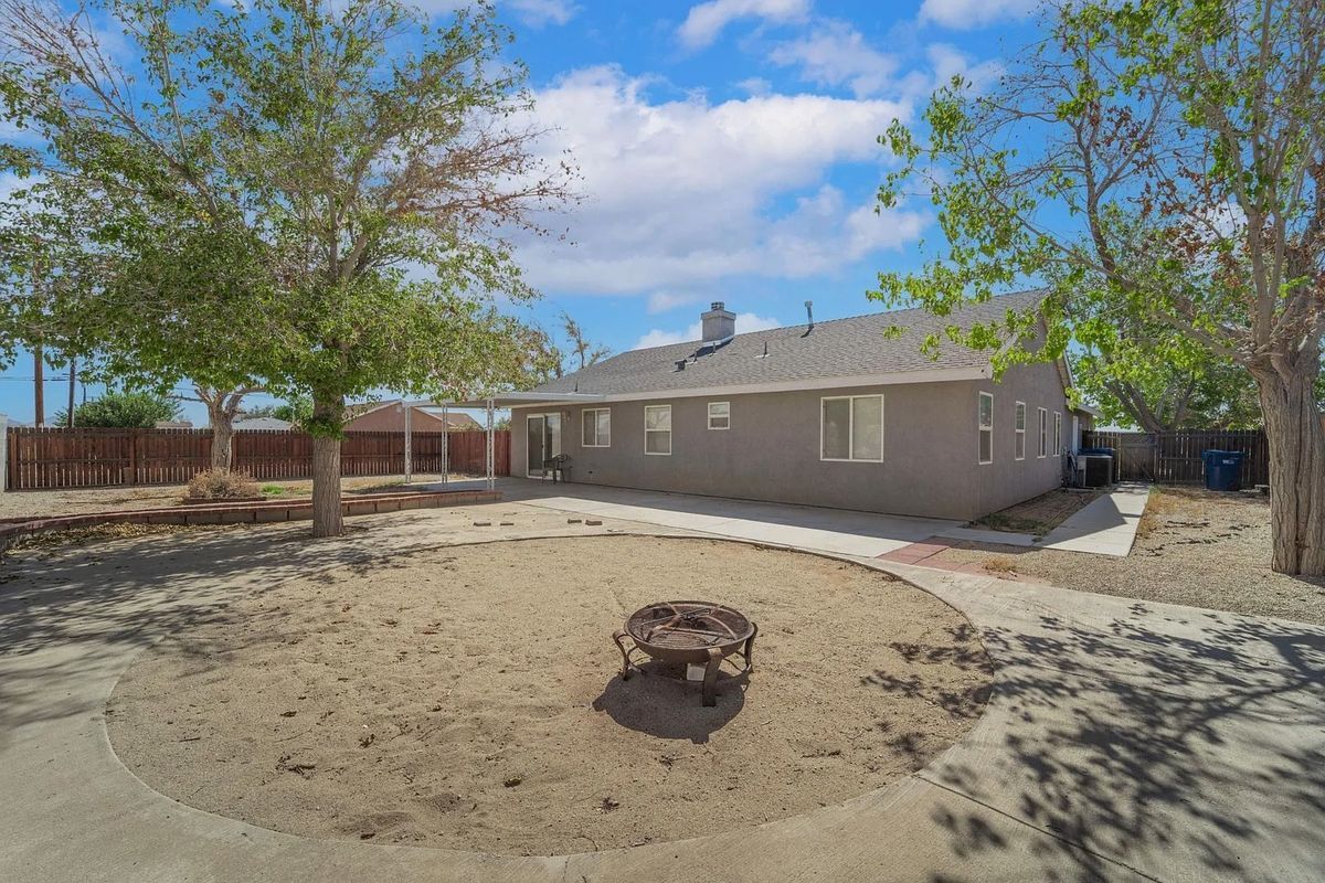 Photo - 8497 Tamarack Ave