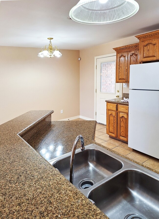 Photo - 1402 W Kiwi Ave