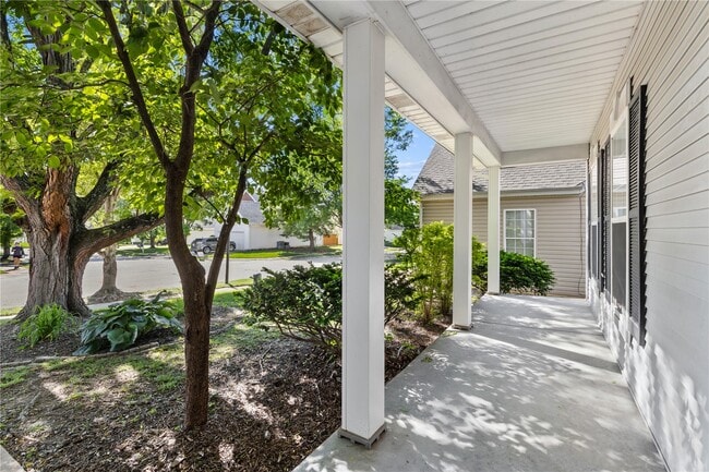 Photo - 927 Wellesley Pl Dr