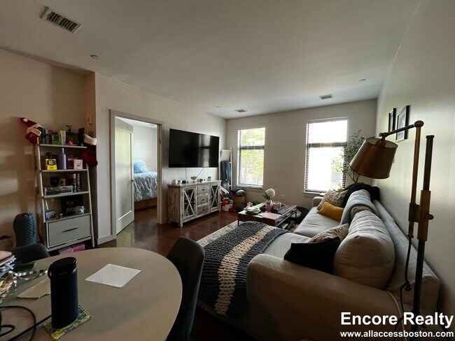 Photo - 77 Thorndike St