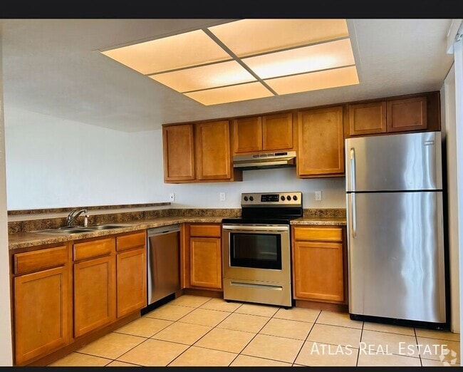Building Photo - 4828 W Orangewood Ave Rental