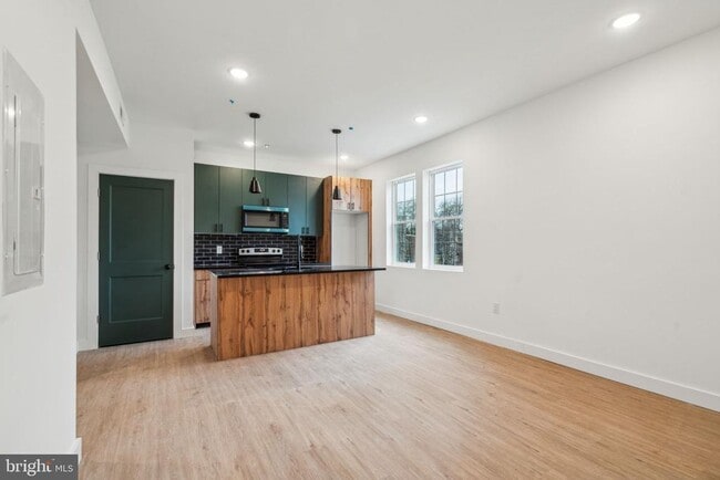 Photo - 4243 Mantua Ave