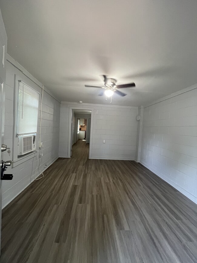 Photo - 822 Corn Ave