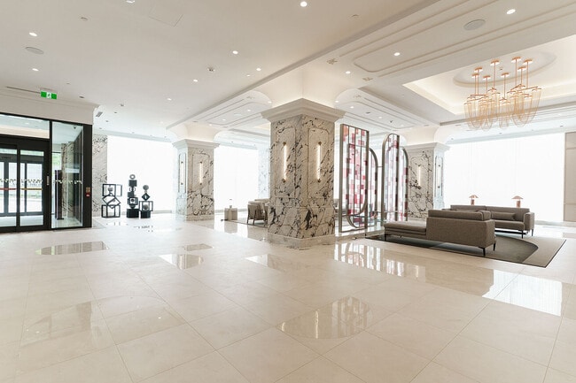 Photo - 10 Inn On The Pk Dr