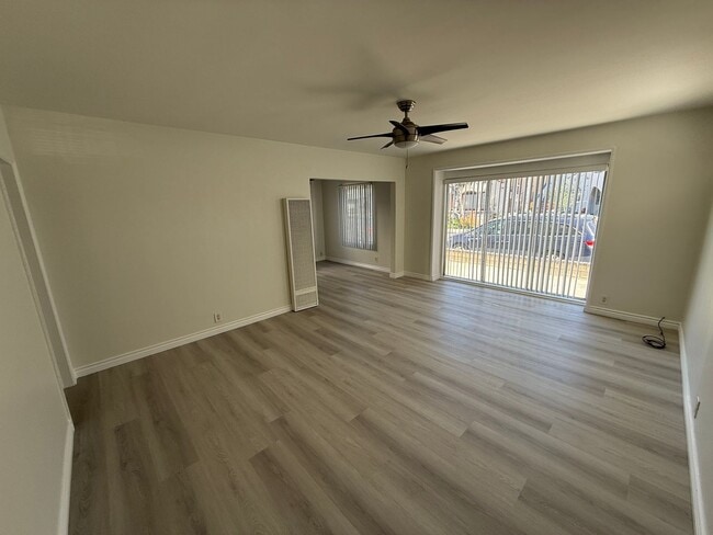 Photo - Beautiful 2 Bedroom Belmont Shore Apartment for Rent - Garage Parking Included! Unidad #A