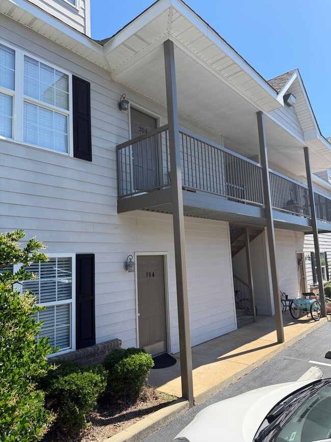 Building Photo - Condominium At Park Place Available This August!