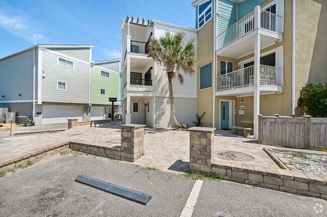 Building Photo - The townhome with ocean views from every room