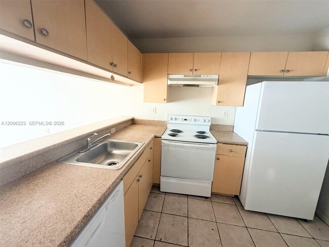 Building Photo - 960 Lake Victoria Dr Unit C